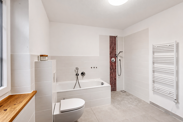 Badezimmer in barrierearmen Bungalow A+ Effizienzhaus Allertal 