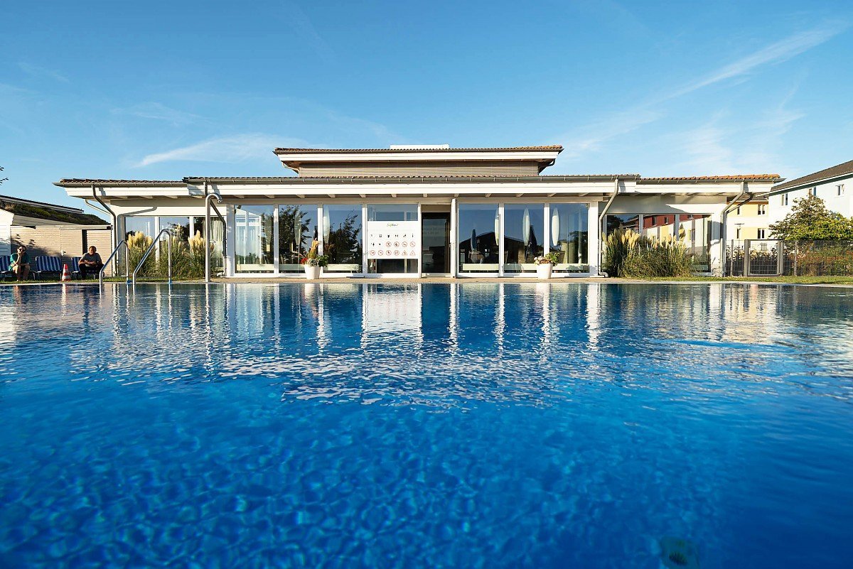 Ferienresort mit Pool und Meerblick in Boltenhagen an der Ostsee – Ferienapartments als Kapitalanlage