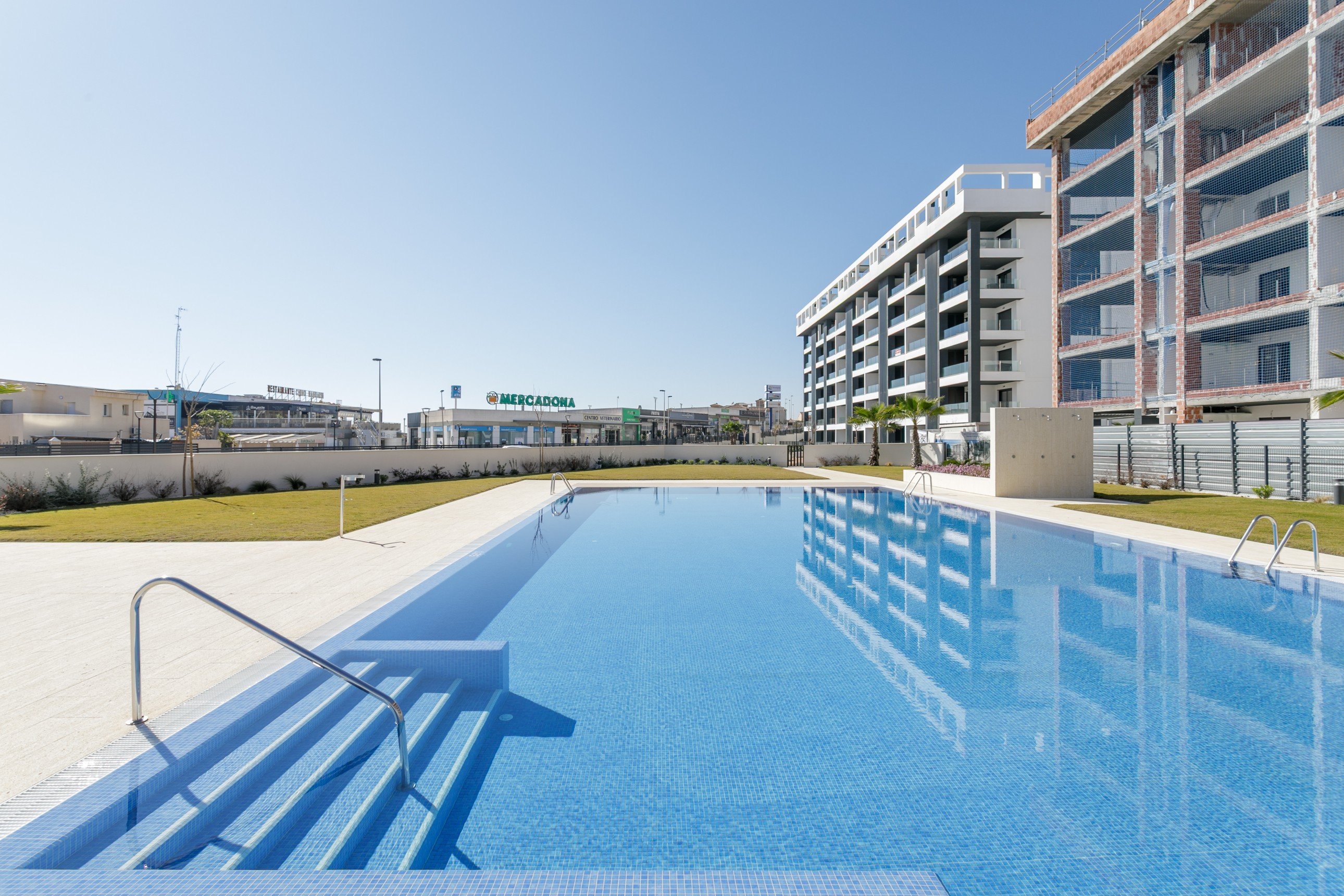 Neubau-Apartment-Anlage in La Mata bei Torrevieja mit gro�em Gemeinschaftspool � Costa Blanca