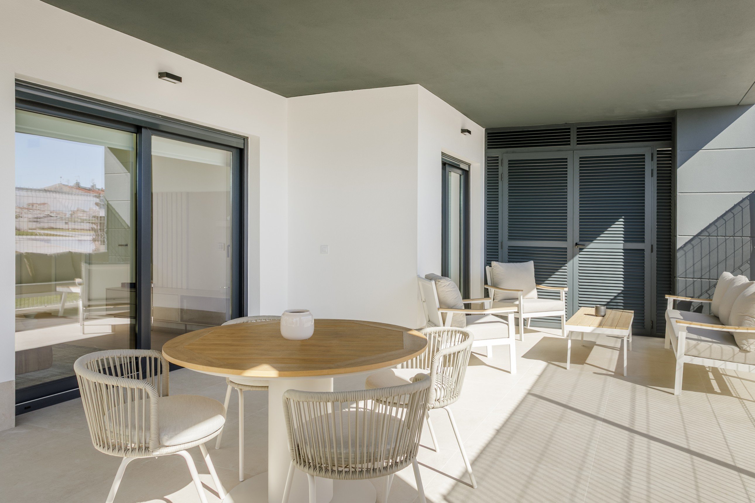 �berdachte Terrasse eines Neubau-Apartments in La Mata � Katja von Wedel