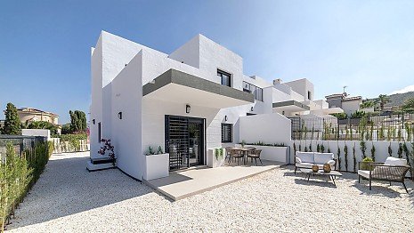 Freistehendes Neubau-Haus mit Terrasse und Garten in Busot, bei Alicante, Costa Blanca