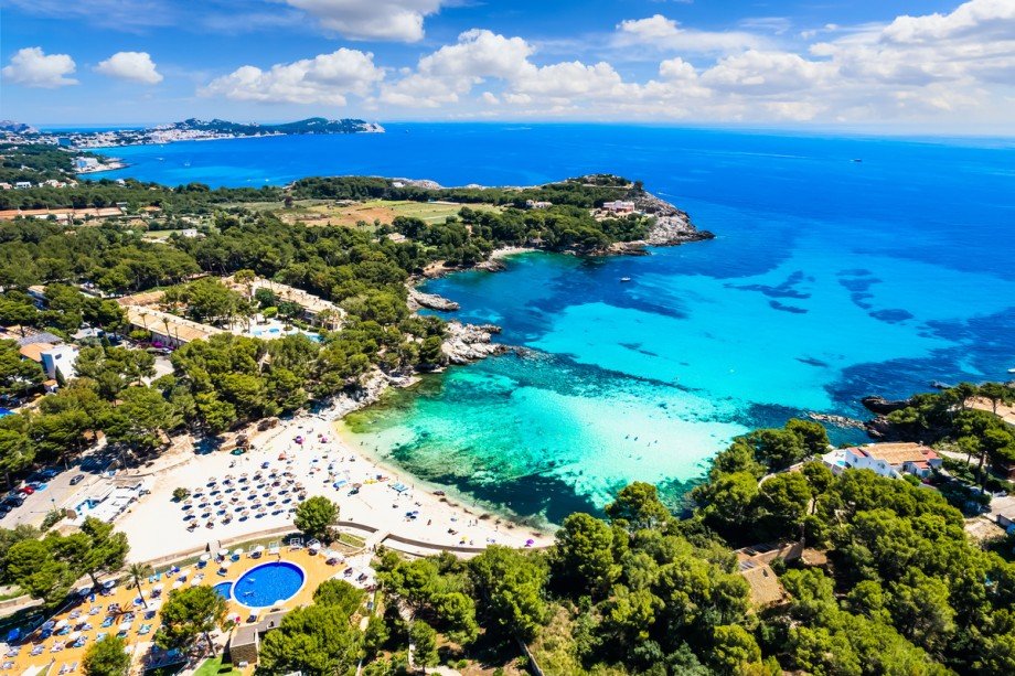 Font de Sa Cala AdobeStock_444261172 (1) Etagenwohnung 
